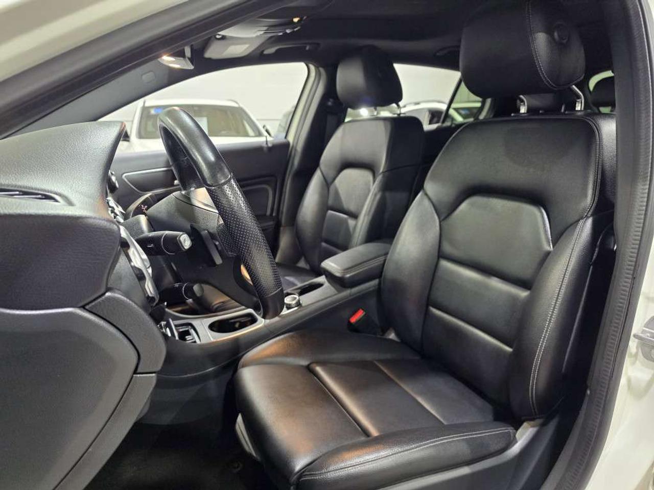 2020 Mercedes-Benz GLA 4MATIC NO ACCIDENT VERY GOOD SERVICE RECORDS NAVIGATION BLINDSPOT New Brakes  New Battery Photo