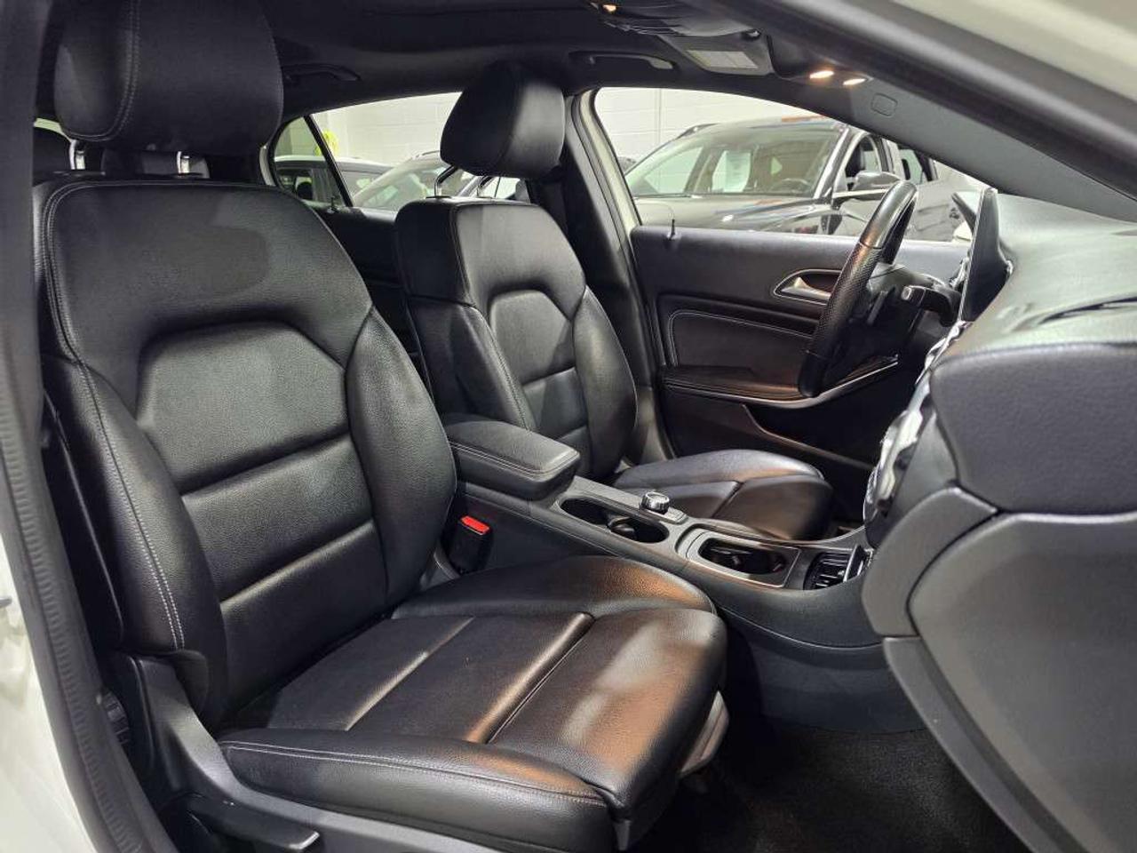 2020 Mercedes-Benz GLA 4MATIC NO ACCIDENT VERY GOOD SERVICE RECORDS NAVIGATION BLINDSPOT New Brakes  New Battery Photo