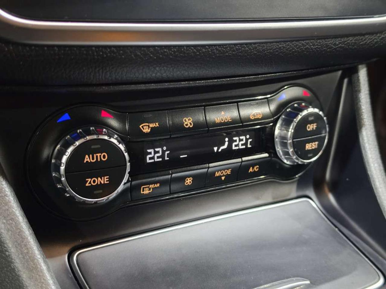 2020 Mercedes-Benz GLA 4MATIC NO ACCIDENT VERY GOOD SERVICE RECORDS NAVIGATION BLINDSPOT New Brakes  New Battery Photo