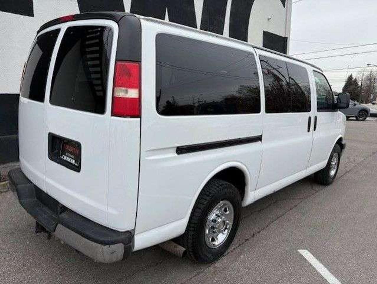2012 Chevrolet Express Passenger 3500 **12 PASS-SLIDING DOOR-NEW BRAKES-CERTIFIED** Photo2