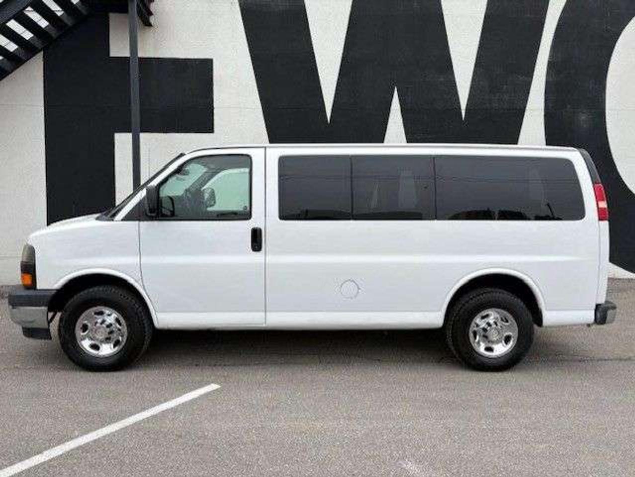 2012 Chevrolet Express Passenger 3500 **12 PASS-SLIDING DOOR-NEW BRAKES-CERTIFIED** Photo1