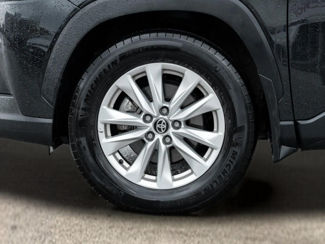 2026 Toyota Corolla Cross LE AWD Photo