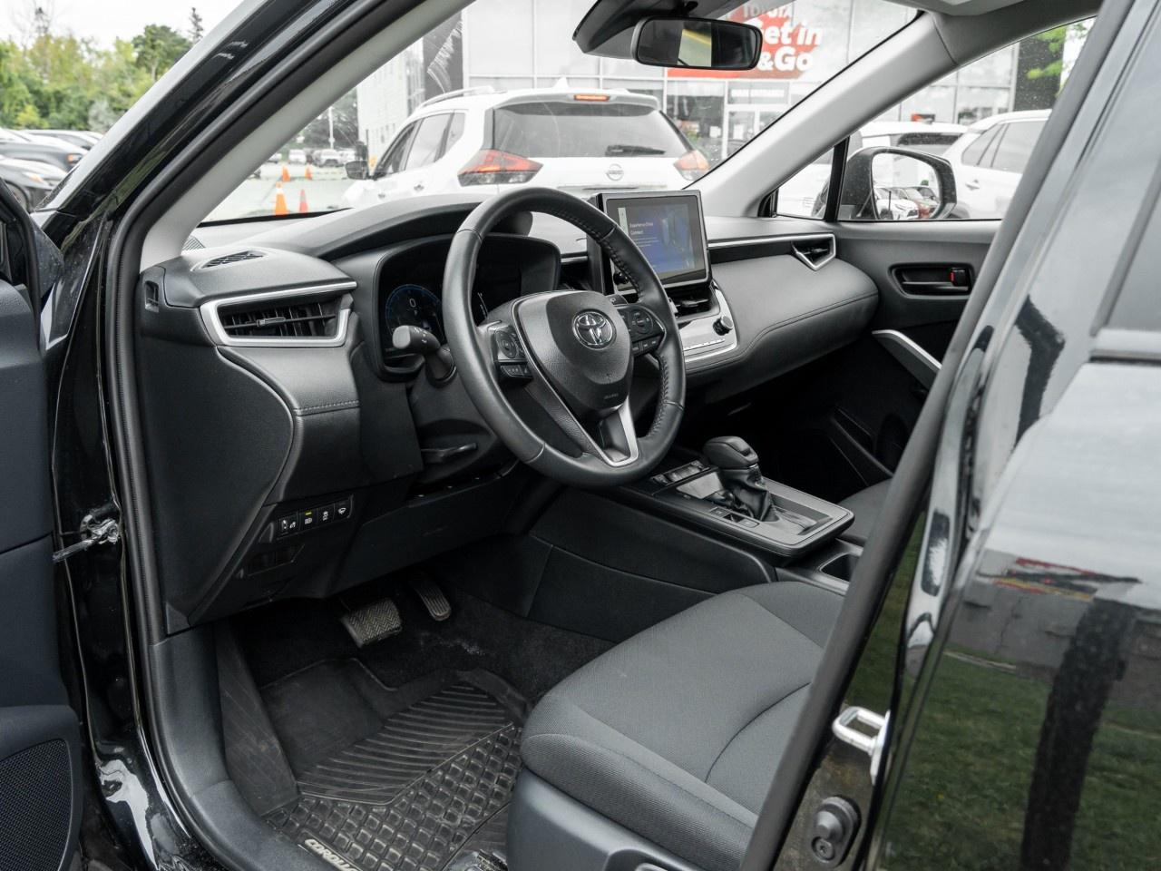 2026 Toyota Corolla Cross LE AWD Photo
