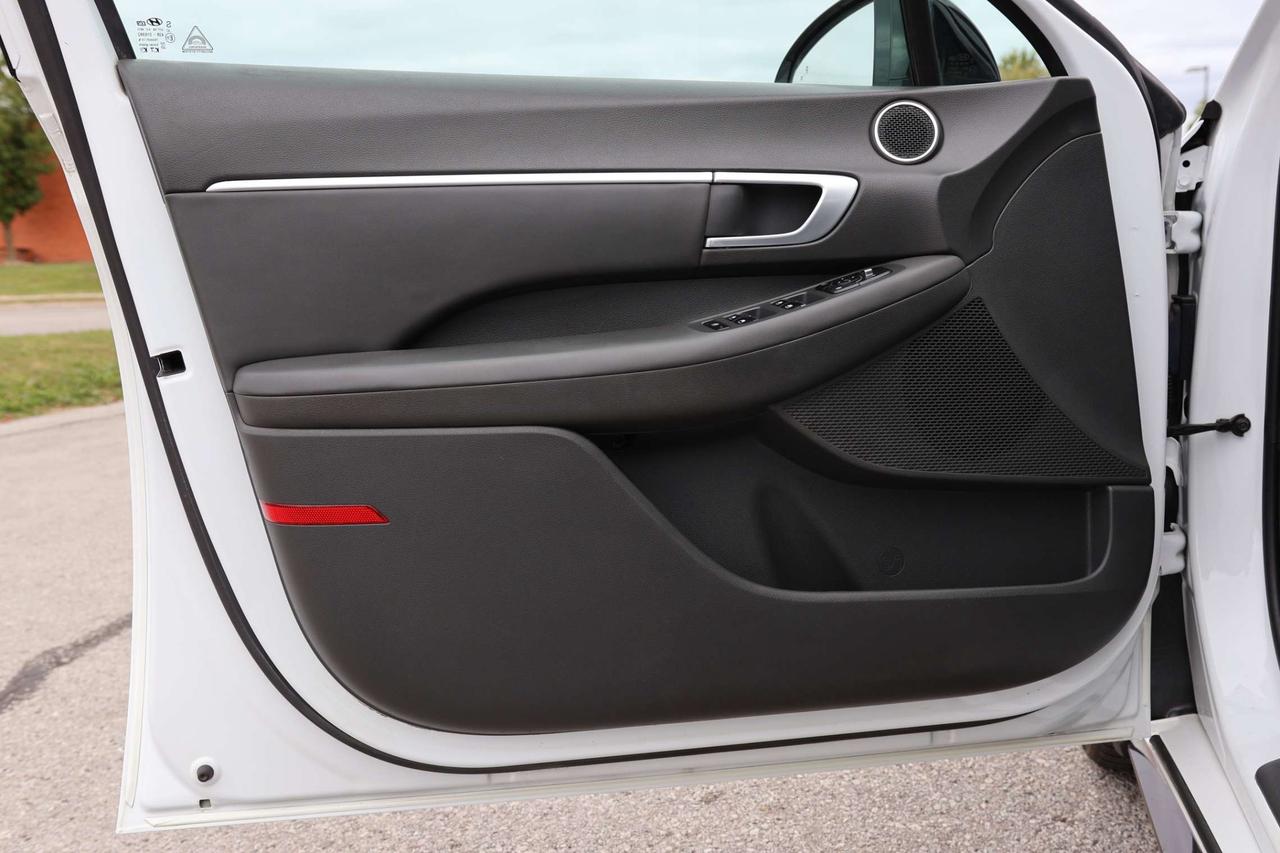 2021 Hyundai Sonata 1.6T SPORT-R STARTER/ADAPT CRUISE/BCAM/FCW/LKA/BLIS/LEATHER/H SEATS/KEYLESS/CARPLAY/PANOROOF Photo