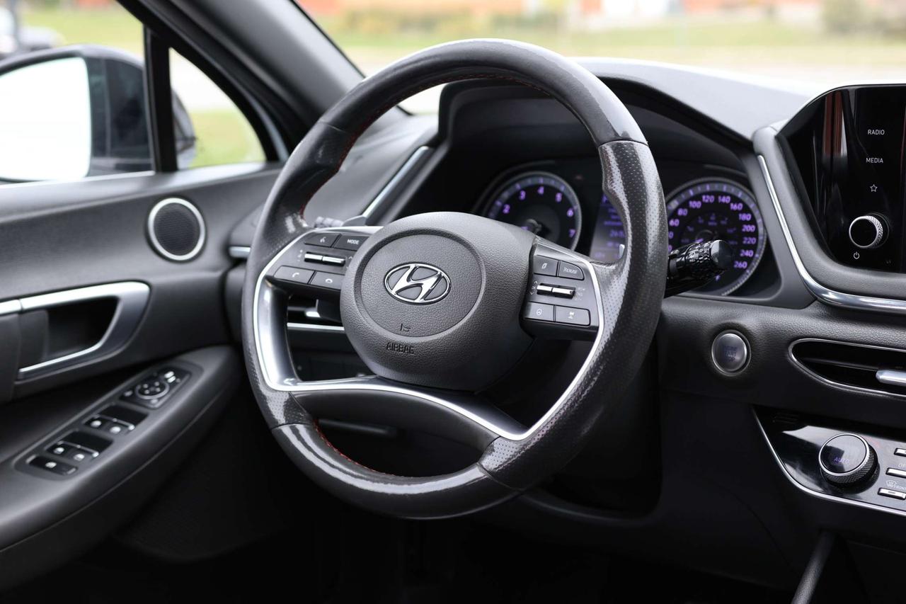 2021 Hyundai Sonata 1.6T SPORT-R STARTER/ADAPT CRUISE/BCAM/FCW/LKA/BLIS/LEATHER/H SEATS/KEYLESS/CARPLAY/PANOROOF Photo