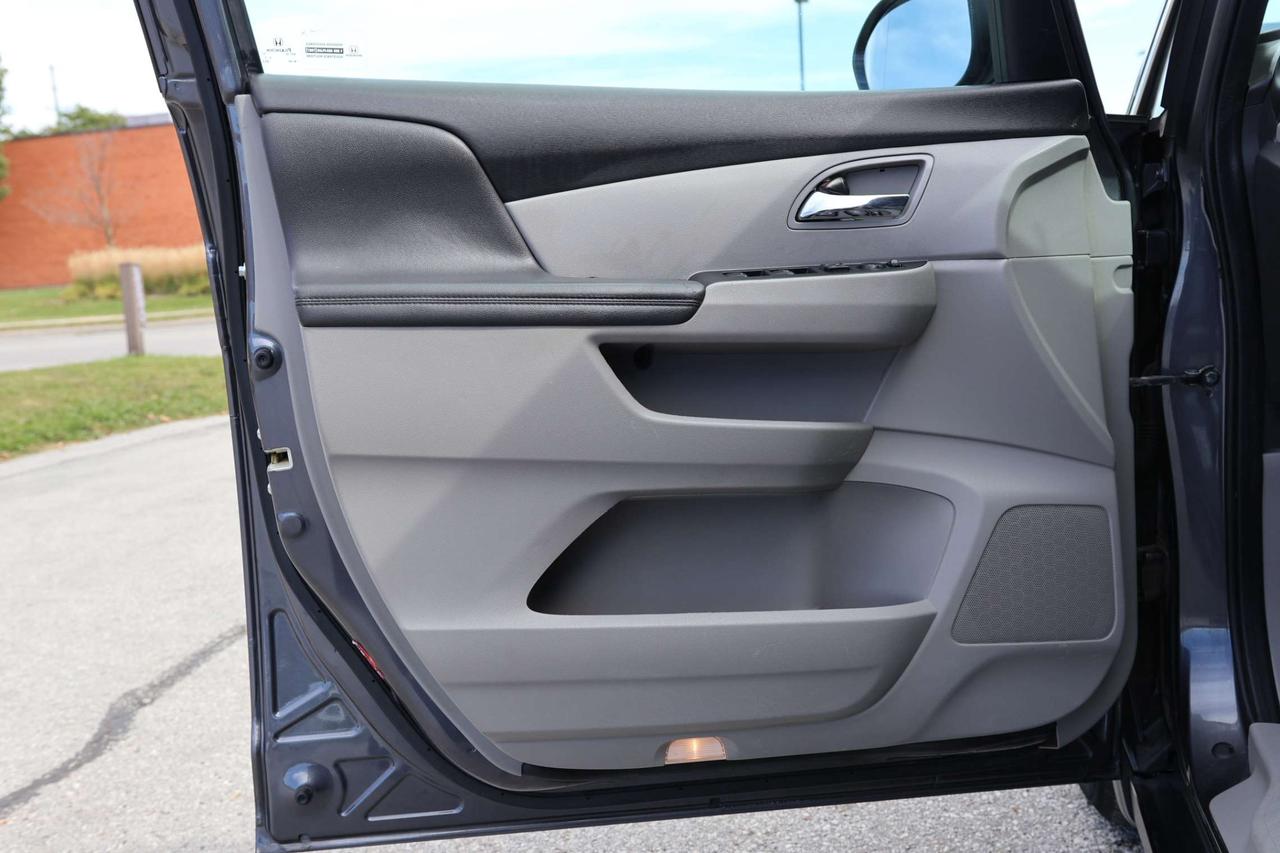 2016 Honda Odyssey EX-L-7PASS/BCAM/LDW/PARKING SNRS/LEATHER/H SEATS/KEYLESS/BLUETOOTH/SUNROOF Photo