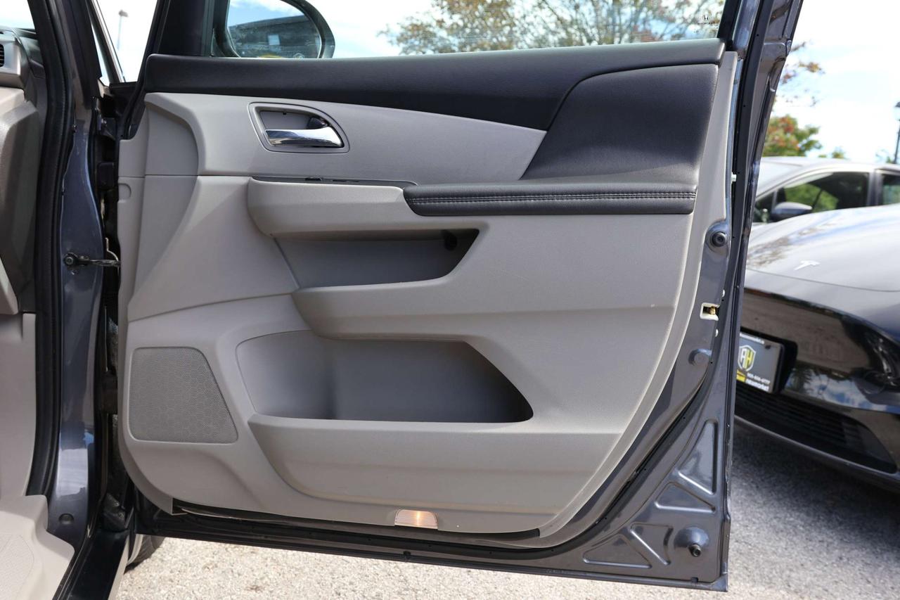 2016 Honda Odyssey EX-L-7PASS/BCAM/LDW/PARKING SNRS/LEATHER/H SEATS/KEYLESS/BLUETOOTH/SUNROOF Photo