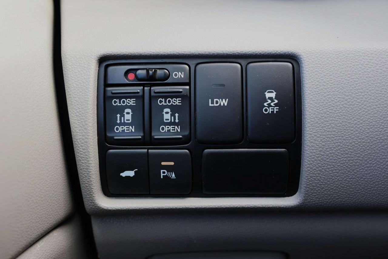 2016 Honda Odyssey EX-L-7PASS/BCAM/LDW/PARKING SNRS/LEATHER/H SEATS/KEYLESS/BLUETOOTH/SUNROOF Photo
