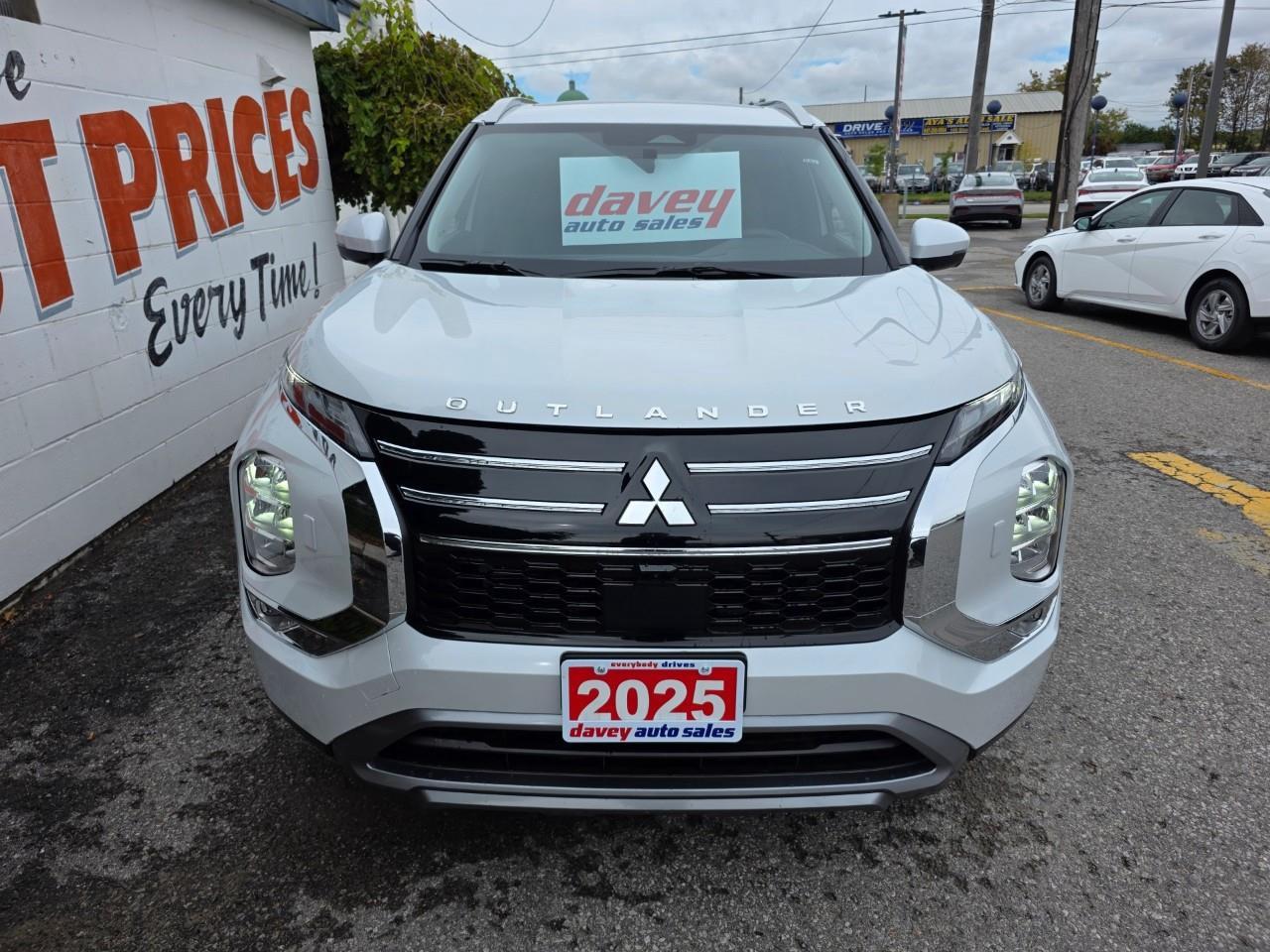 2025 Mitsubishi Outlander  Photo