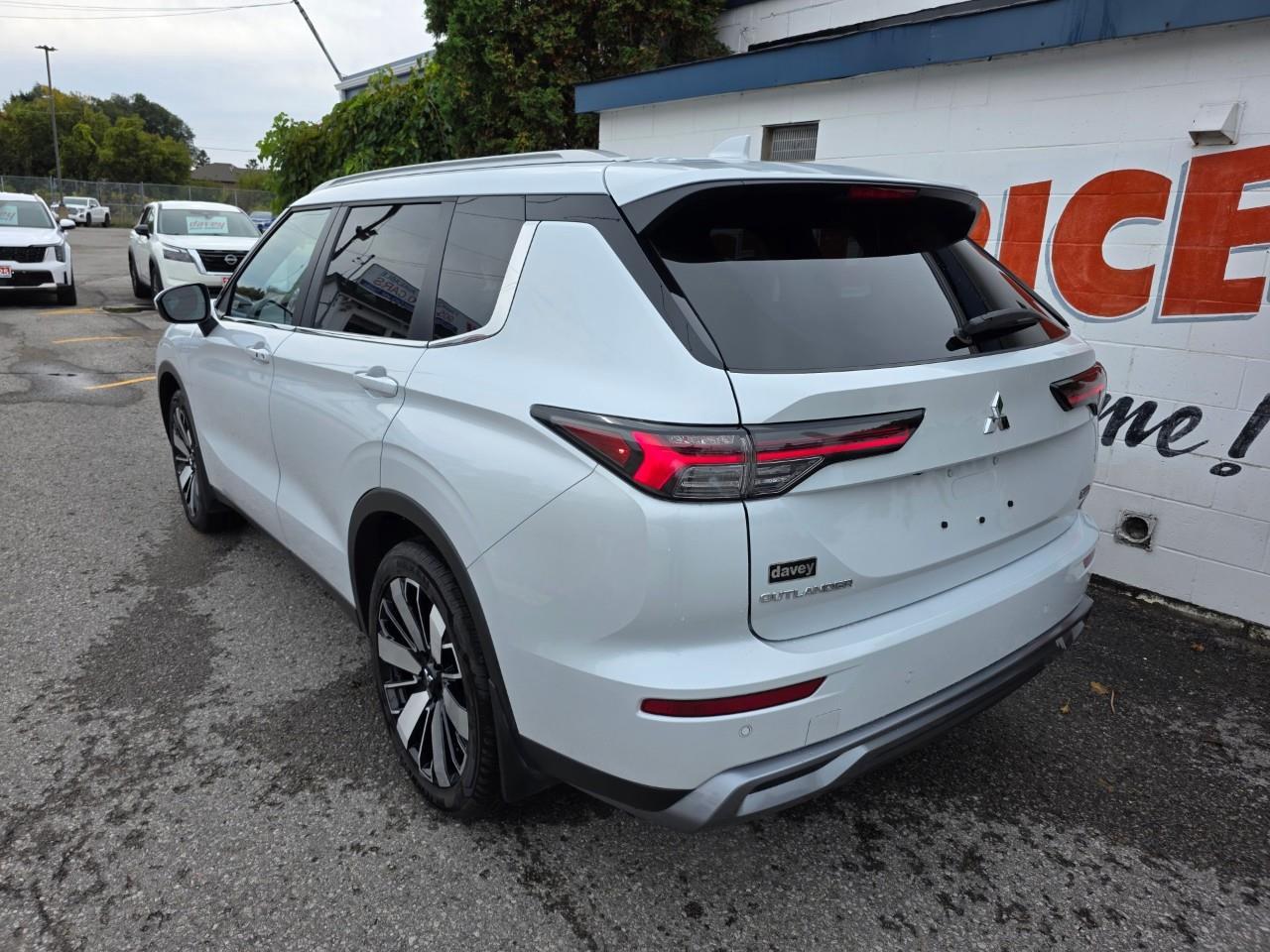 2025 Mitsubishi Outlander  Photo