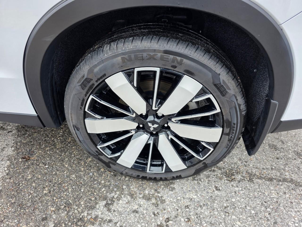 2025 Mitsubishi Outlander  Photo