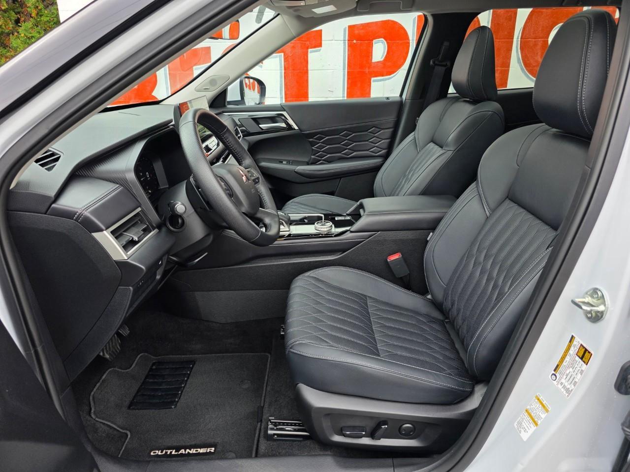 2025 Mitsubishi Outlander  Photo