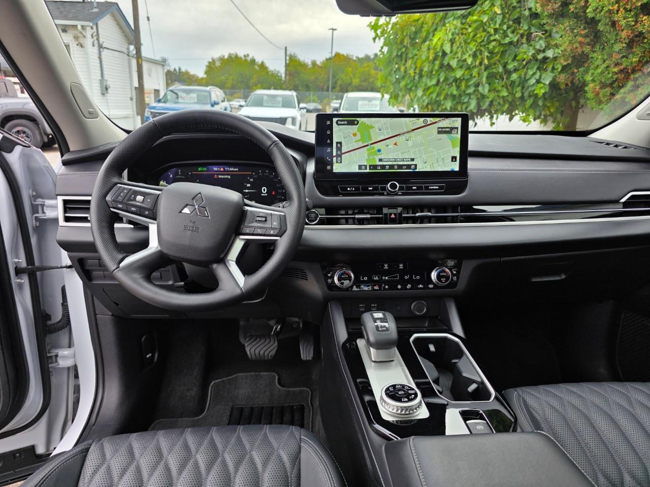 2025 Mitsubishi Outlander  Photo