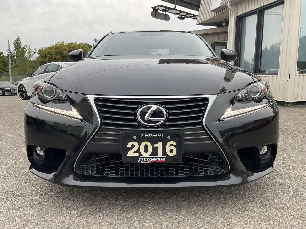 2016 Lexus IS 300 AWD - LEATHER! BACK-UP CAM! COOLED SEATS! SUNROOF! Photo5