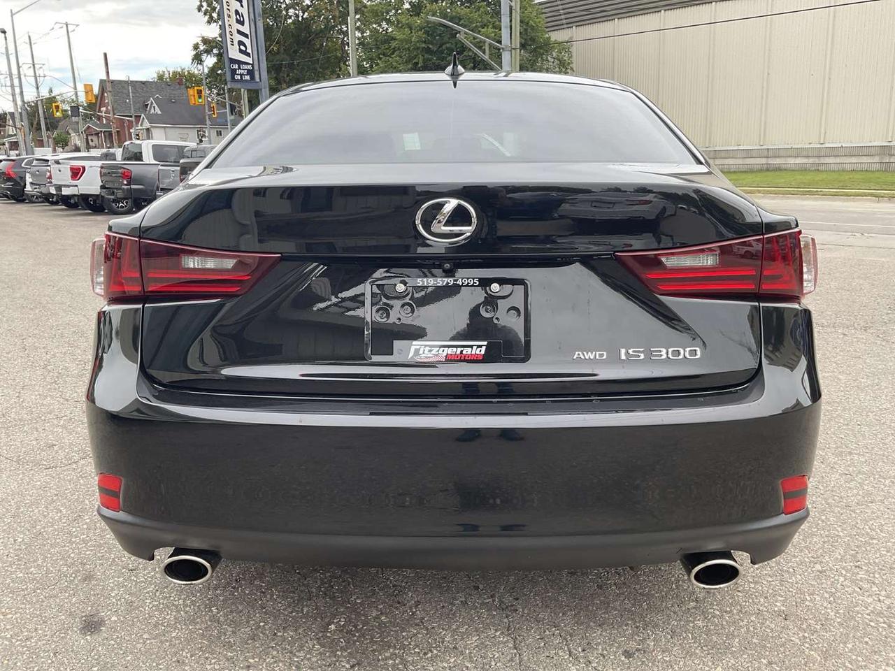 2016 Lexus IS 300 AWD - LEATHER! BACK-UP CAM! COOLED SEATS! SUNROOF! Photo
