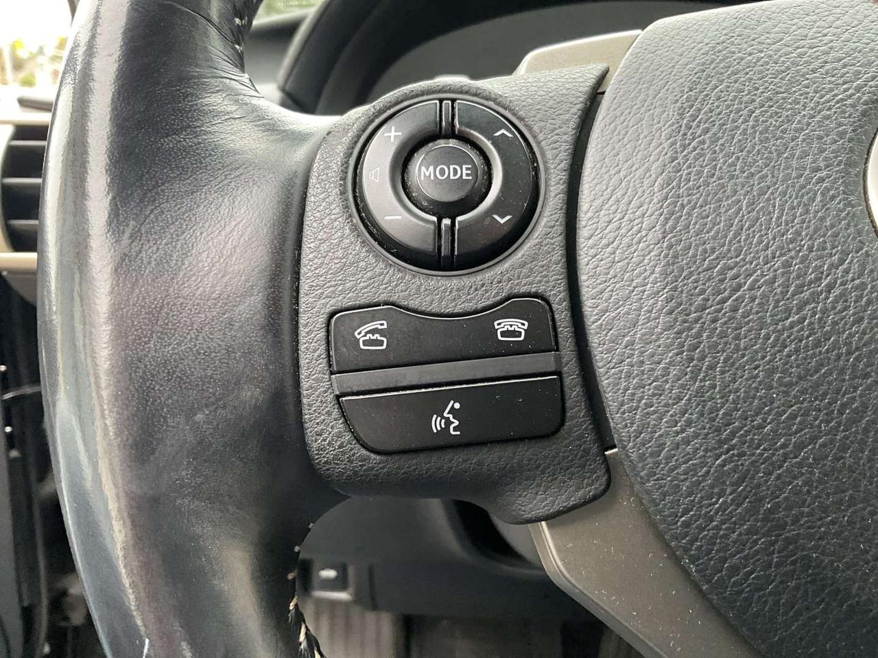 2016 Lexus IS 300 AWD - LEATHER! BACK-UP CAM! COOLED SEATS! SUNROOF! Photo