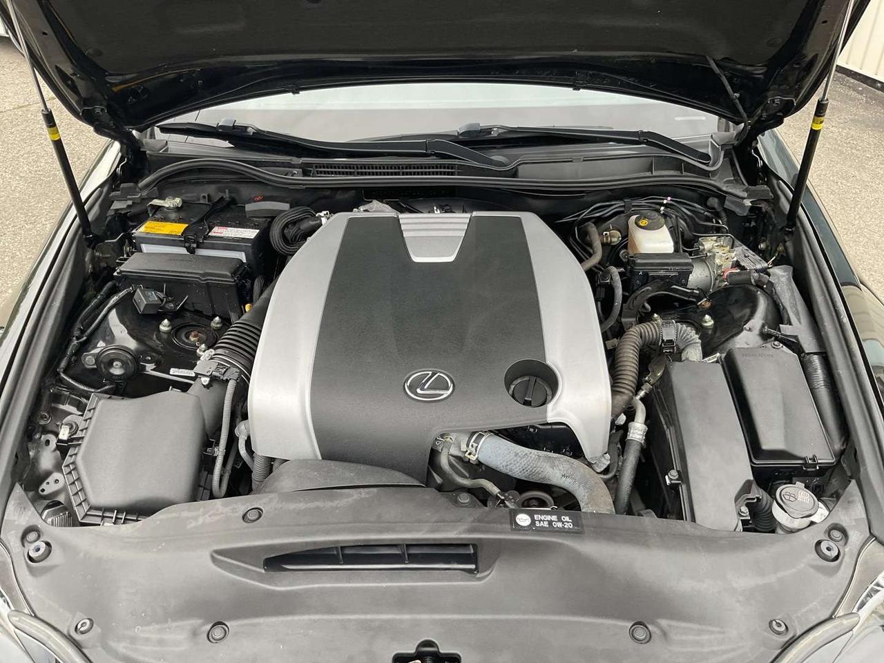 2016 Lexus IS 300 AWD - LEATHER! BACK-UP CAM! COOLED SEATS! SUNROOF! Photo