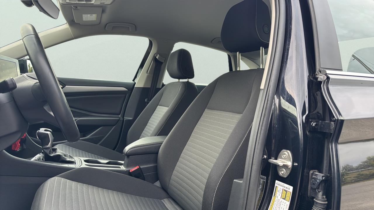 2025 Volkswagen Jetta Trendline Photo