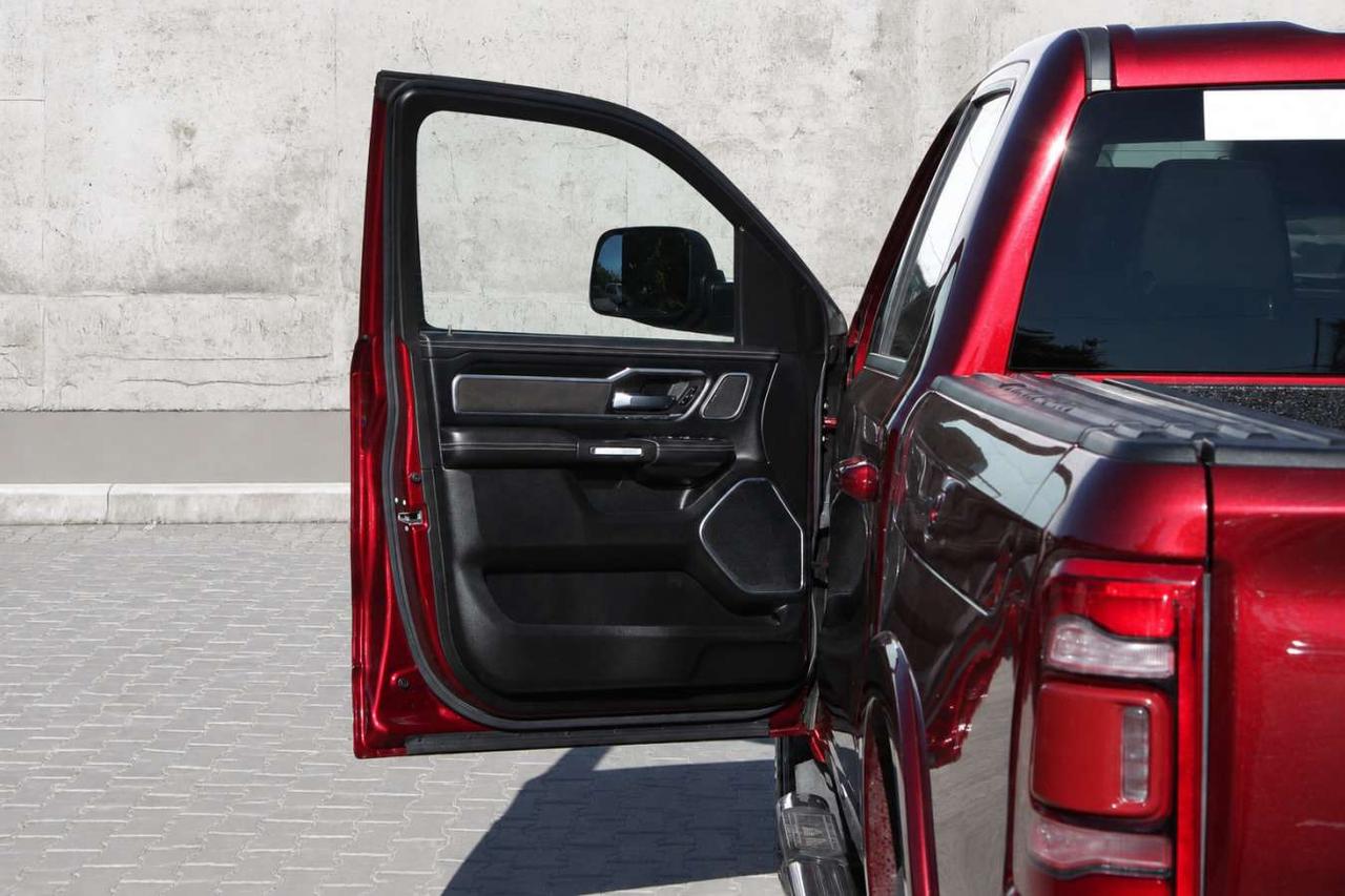 2022 RAM 1500 Laramie Crew Cab 4x4  Gps SiriusXM SideSteps Parki Photo