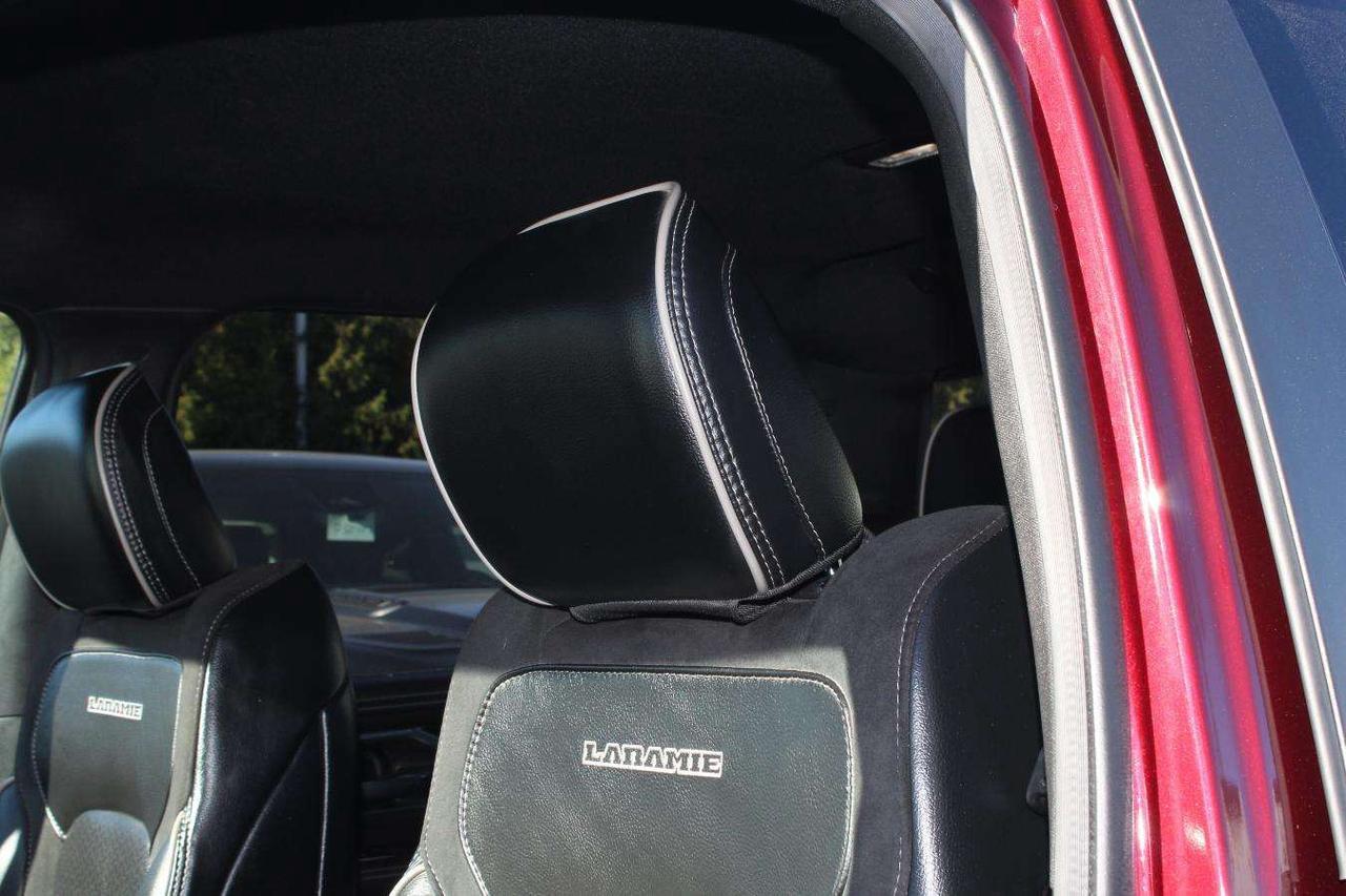 2022 RAM 1500 Laramie Crew Cab 4x4  Gps SiriusXM SideSteps Parki Photo