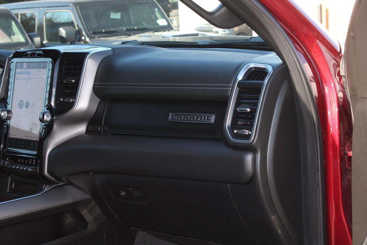 2022 RAM 1500 Laramie Crew Cab 4x4  Gps SiriusXM SideSteps Parki Photo