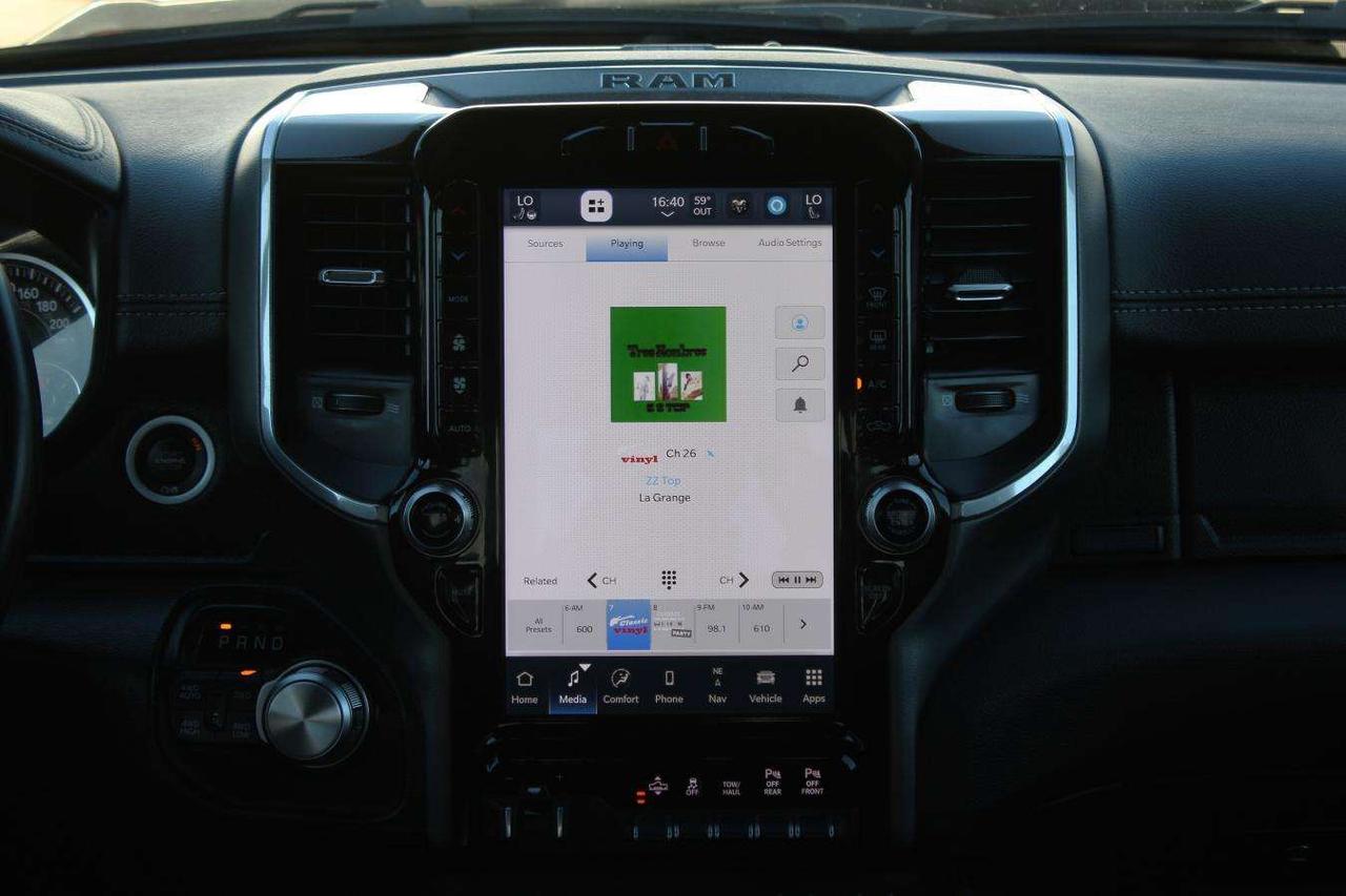2022 RAM 1500 Laramie Crew Cab 4x4  Gps SiriusXM SideSteps Parki Photo