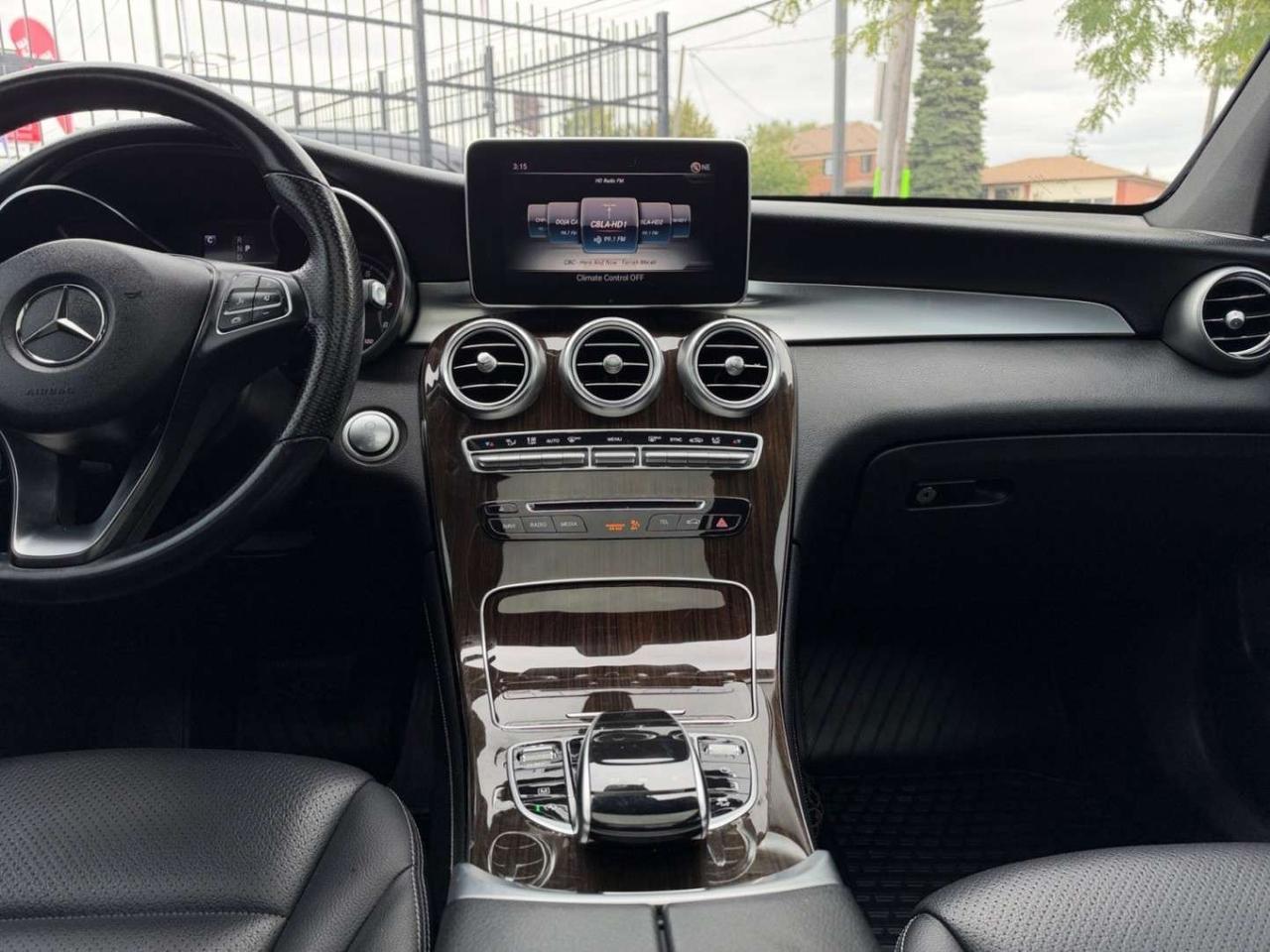 2019 Mercedes-Benz GLC GLC 300 4MATIC AMG PKG * NO ACCIDENTS / DRIVER ASSIST / PANO / Photo