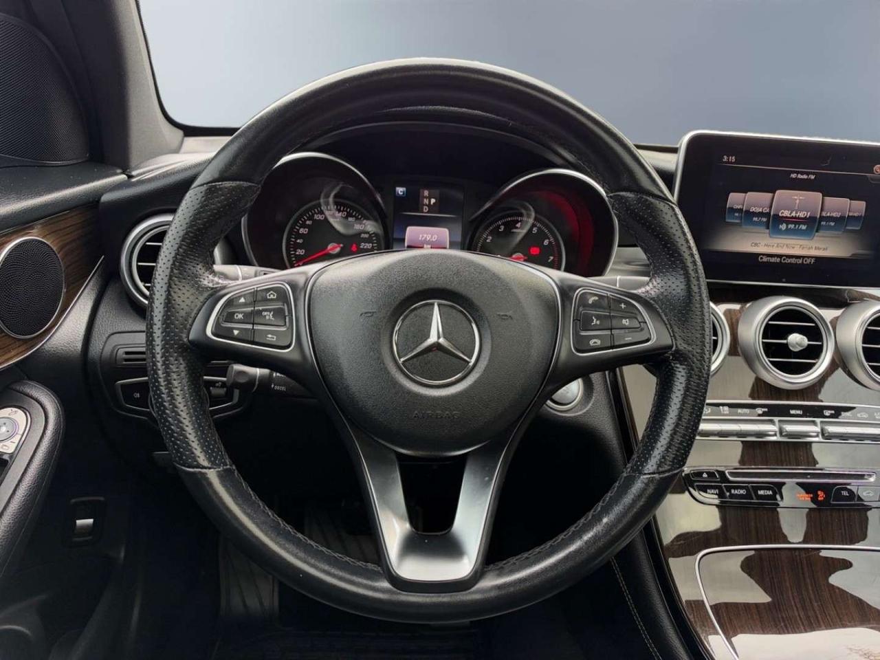 2019 Mercedes-Benz GLC GLC 300 4MATIC AMG PKG * NO ACCIDENTS / DRIVER ASSIST / PANO / Photo