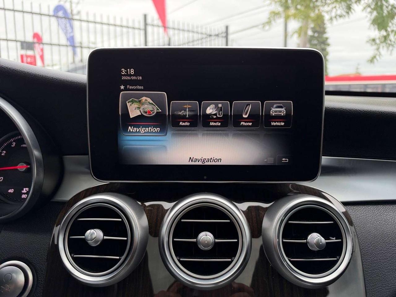 2019 Mercedes-Benz GLC GLC 300 4MATIC AMG PKG * NO ACCIDENTS / DRIVER ASSIST / PANO / Photo