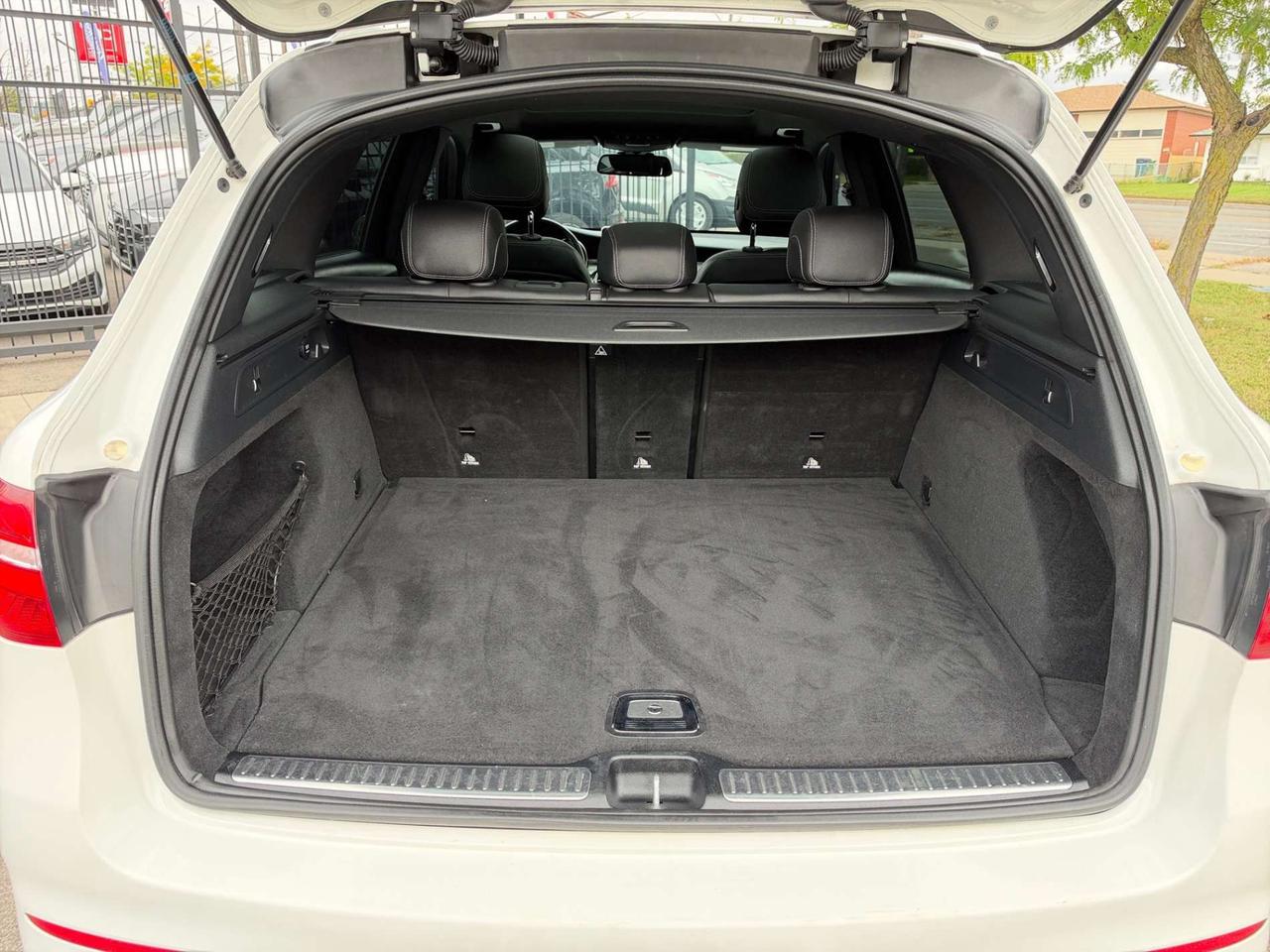 2019 Mercedes-Benz GLC GLC 300 4MATIC AMG PKG * NO ACCIDENTS / DRIVER ASSIST / PANO / Photo