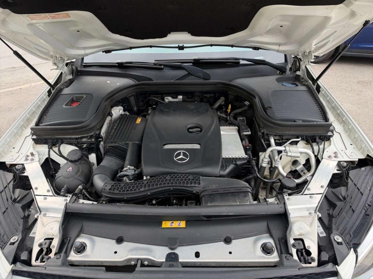 2019 Mercedes-Benz GLC GLC 300 4MATIC AMG PKG * NO ACCIDENTS / DRIVER ASSIST / PANO / Photo