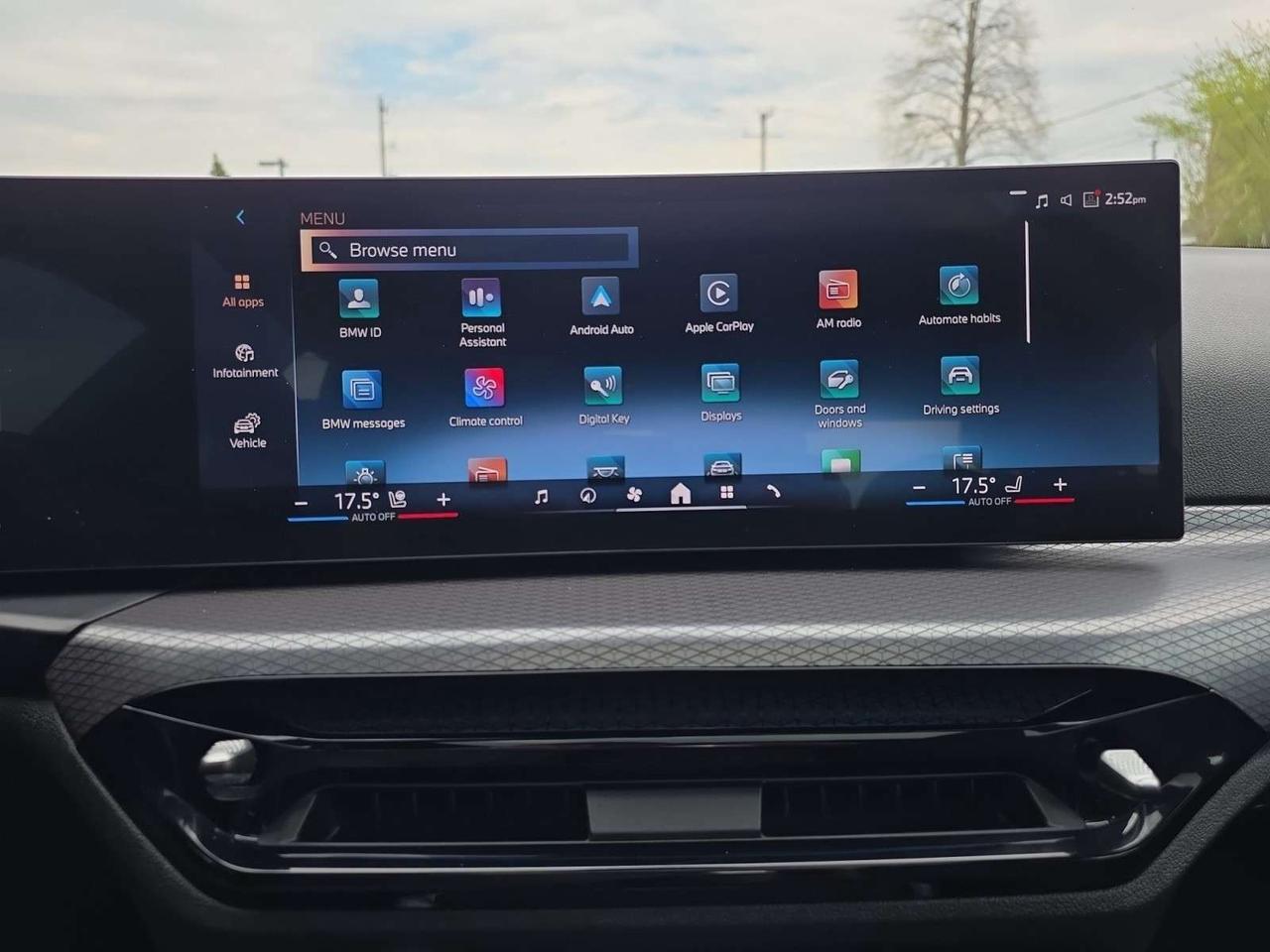 2025 BMW 3 Series 330i xDrive M-SPORT * HUD / DRIVER ASSIST / CARPLAY / CAMERA / ROOF Photo