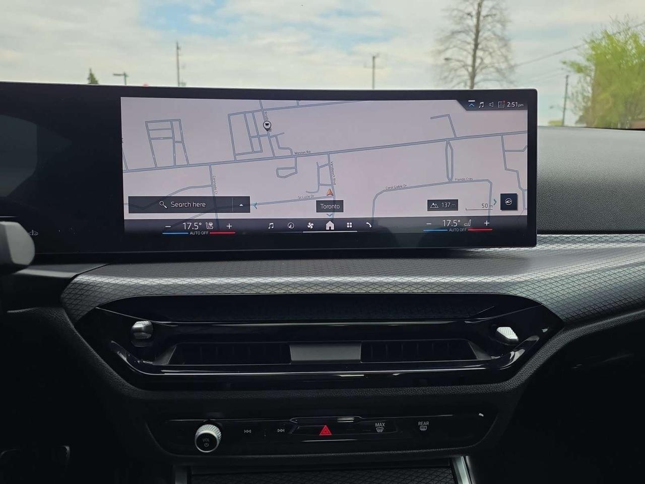 2025 BMW 3 Series 330i xDrive M-SPORT * HUD / DRIVER ASSIST / CARPLAY / CAMERA / ROOF Photo