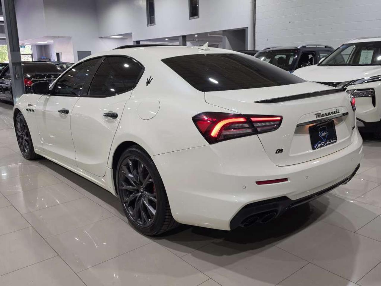 2022 Maserati Ghibli Modena Q4 AWD NERISSIMO CARBON PKG NO ACCIDENT BLACK LEATHER WITH RED STITCHING Photo4
