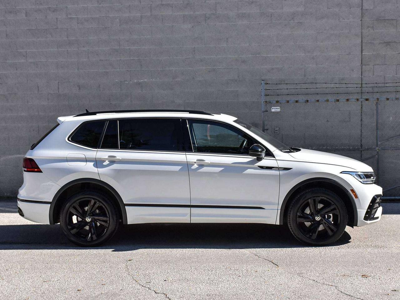 2024 Volkswagen Tiguan Comfortline R-Line Black Edition 4dr All-Wheel Drive 4MOTION Photo