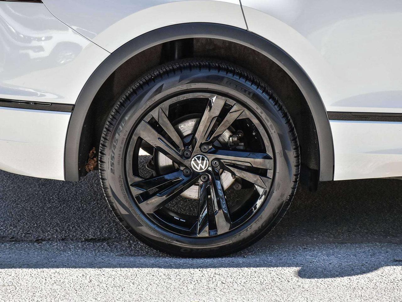 2024 Volkswagen Tiguan Comfortline R-Line Black Edition 4dr All-Wheel Drive 4MOTION Photo