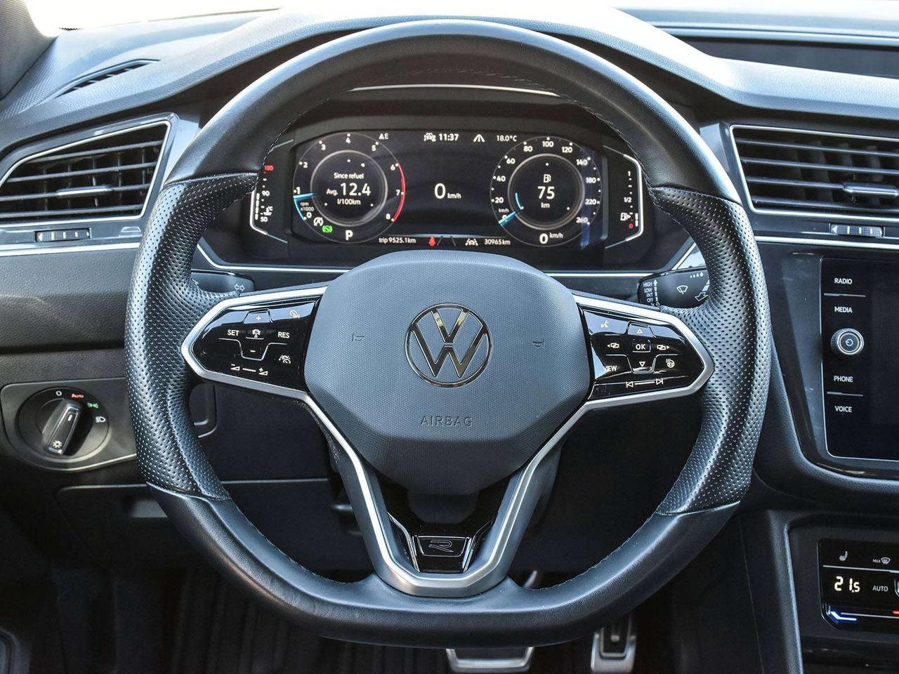 2024 Volkswagen Tiguan Comfortline R-Line Black Edition 4dr All-Wheel Drive 4MOTION Photo