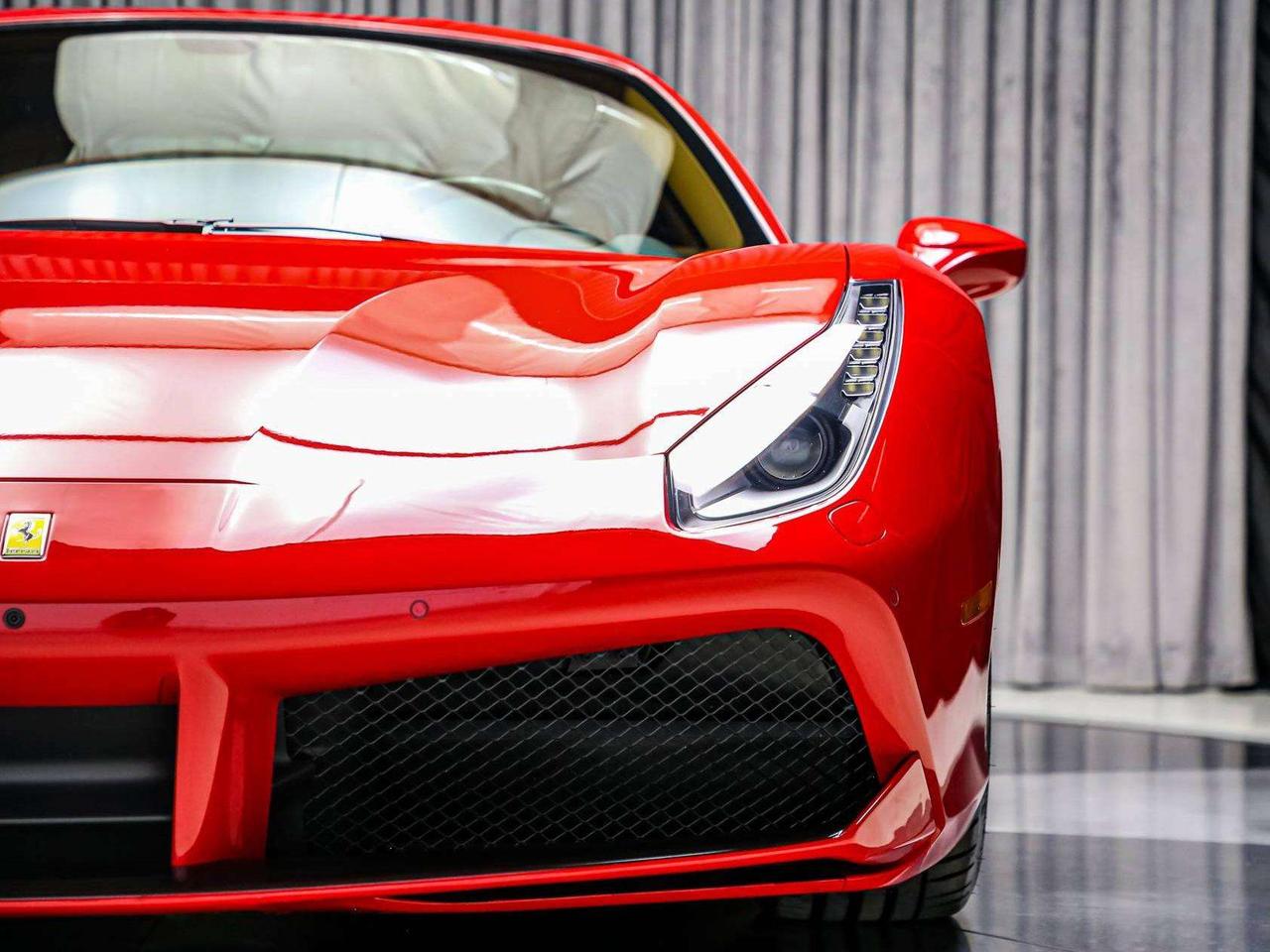 2019 Ferrari 488 GTB V8 CARBONEXT CERAMICBRAKES BEIGEINT NOACCIDENT Photo