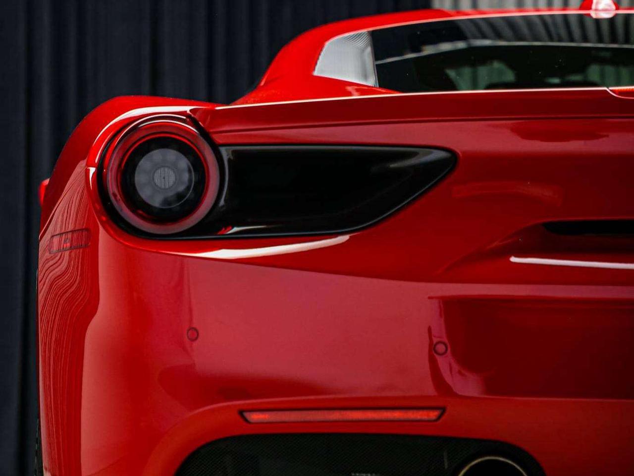 2019 Ferrari 488 GTB V8 CARBONEXT CERAMICBRAKES BEIGEINT NOACCIDENT Photo