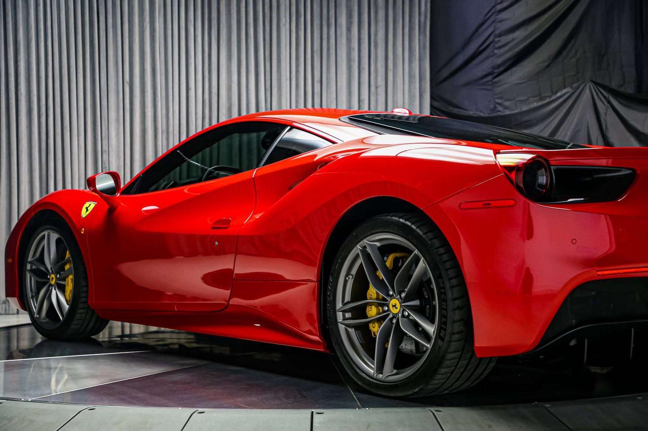 2019 Ferrari 488 GTB V8 CARBONEXT CERAMICBRAKES BEIGEINT NOACCIDENT Photo