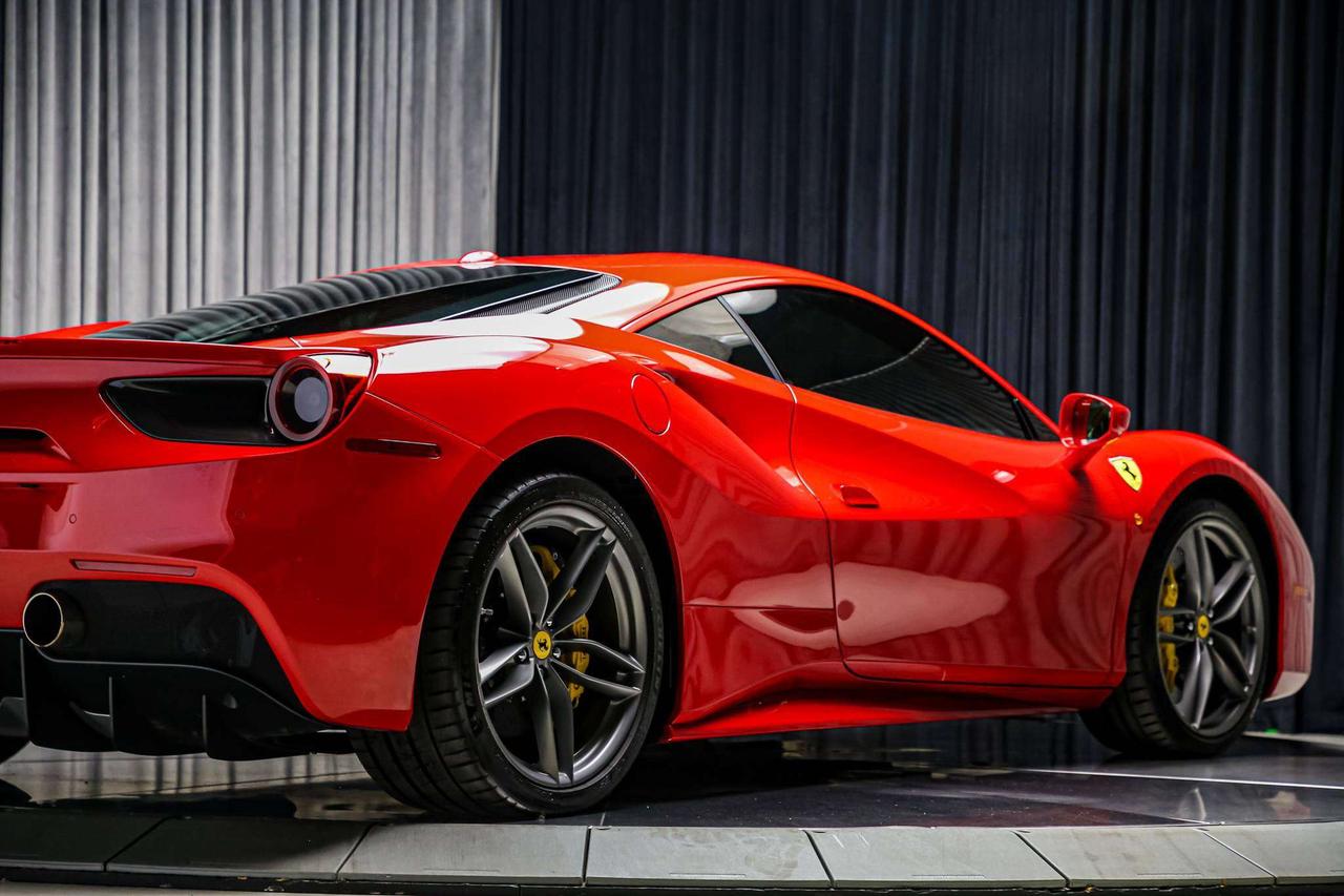 2019 Ferrari 488 GTB V8 CARBONEXT CERAMICBRAKES BEIGEINT NOACCIDENT Photo