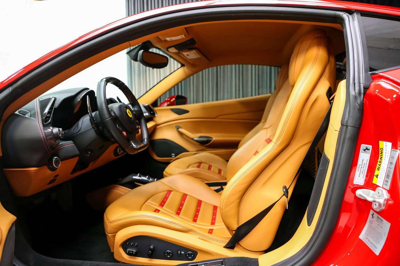 2019 Ferrari 488 GTB V8 CARBONEXT CERAMICBRAKES BEIGEINT NOACCIDENT Photo