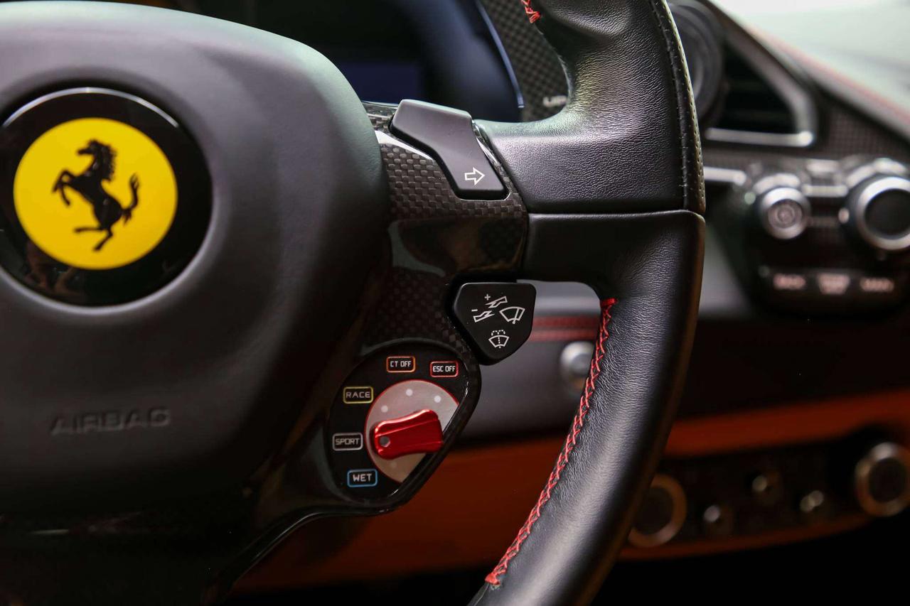 2019 Ferrari 488 GTB V8 CARBONEXT CERAMICBRAKES BEIGEINT NOACCIDENT Photo