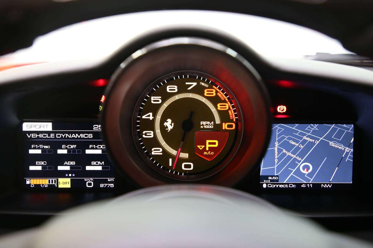 2019 Ferrari 488 GTB V8 CARBONEXT CERAMICBRAKES BEIGEINT NOACCIDENT Photo