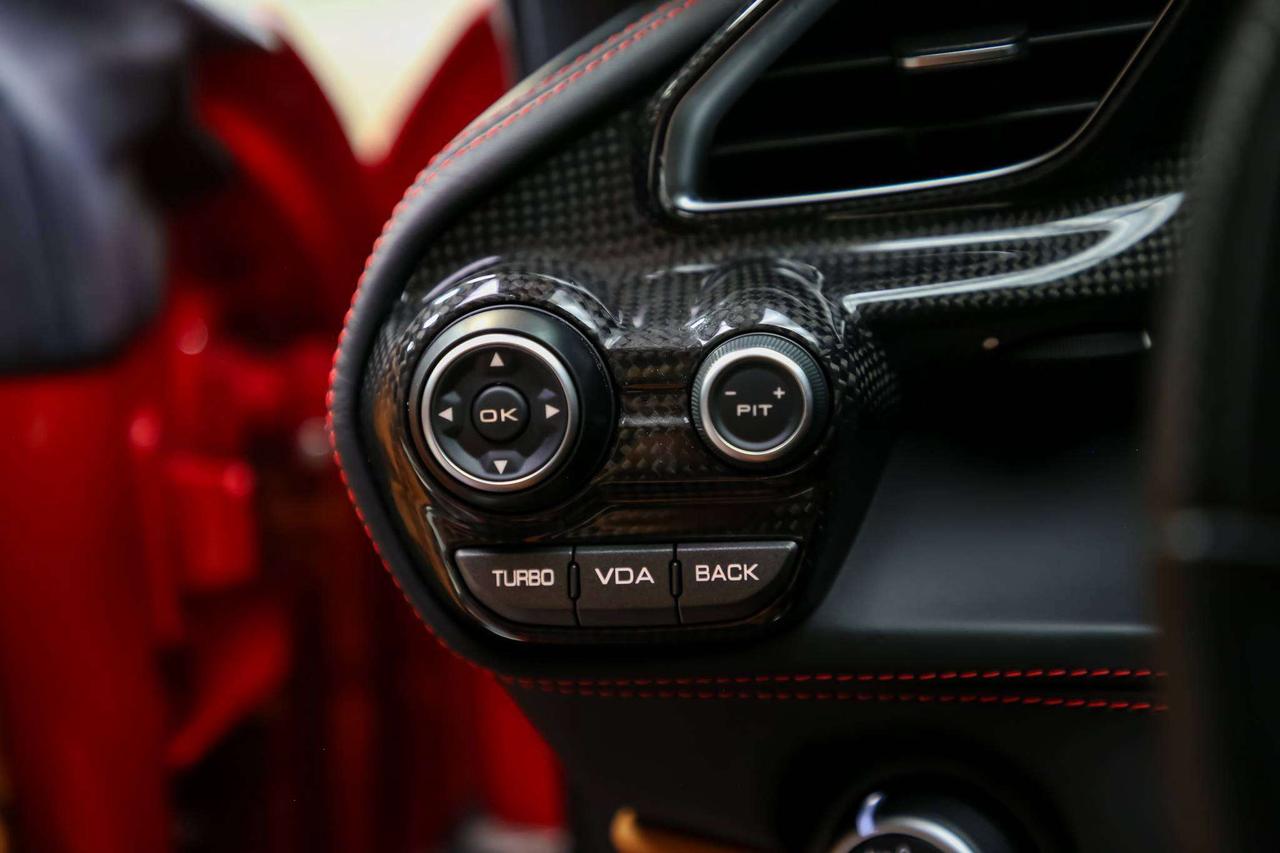 2019 Ferrari 488 GTB V8 CARBONEXT CERAMICBRAKES BEIGEINT NOACCIDENT Photo