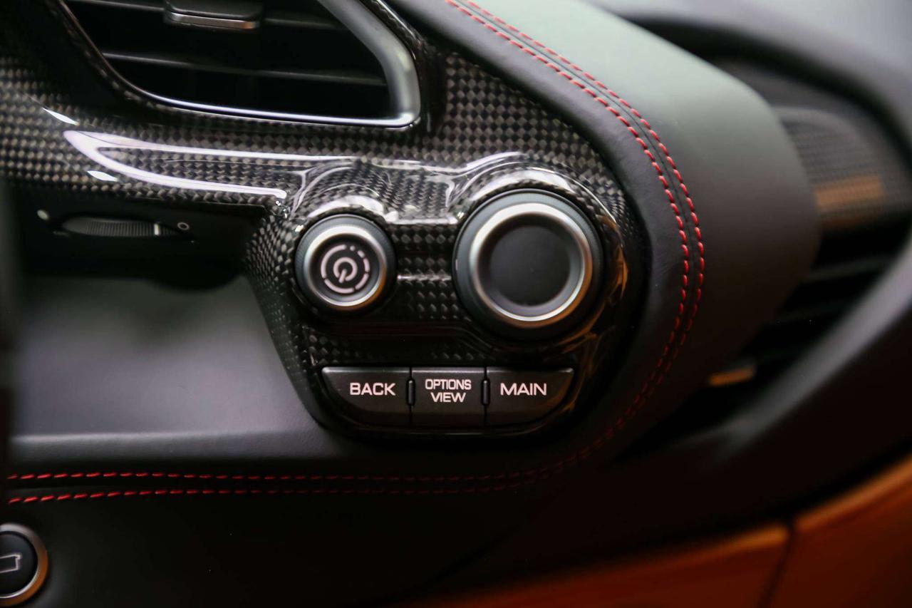 2019 Ferrari 488 GTB V8 CARBONEXT CERAMICBRAKES BEIGEINT NOACCIDENT Photo