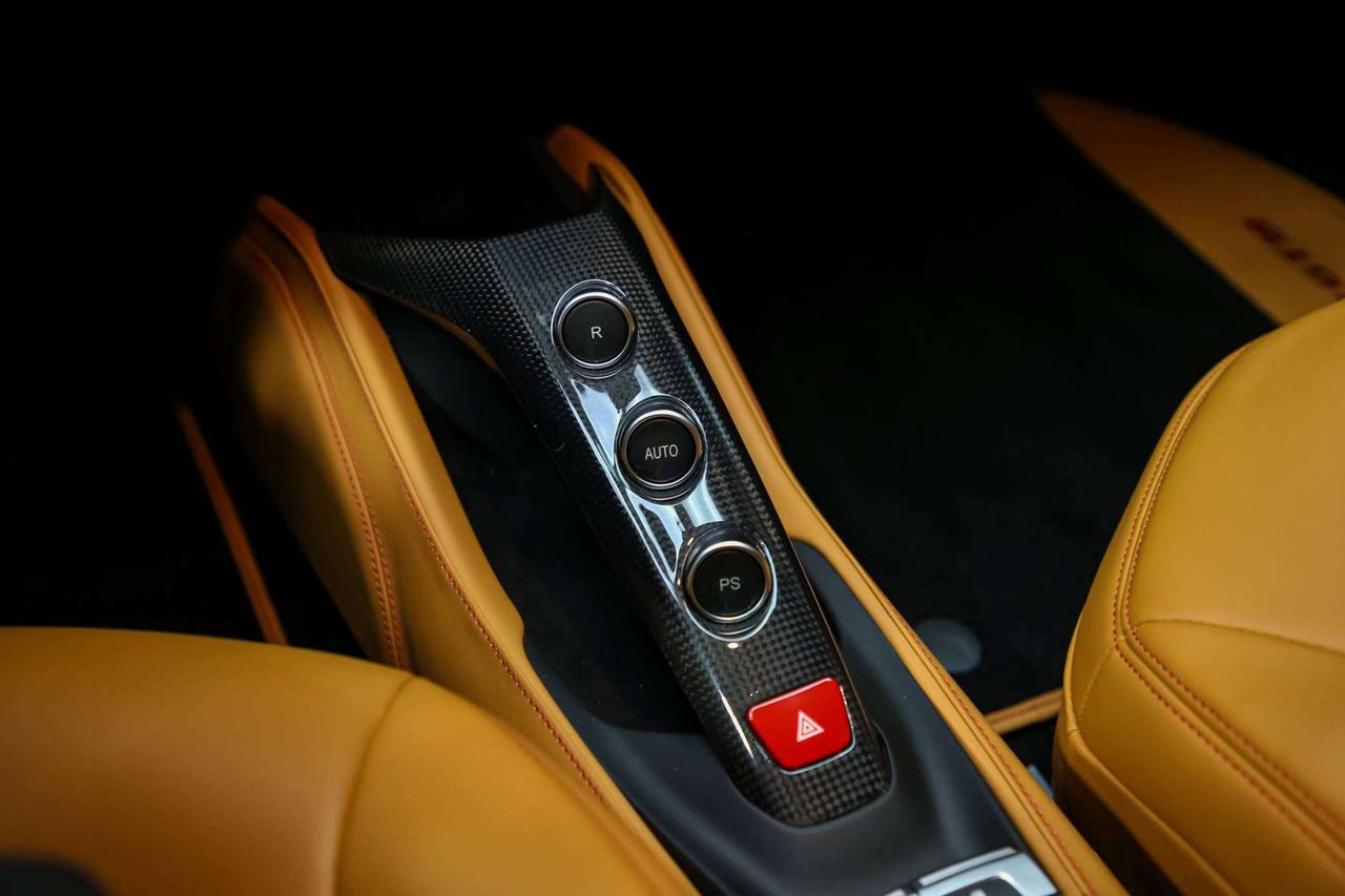 2019 Ferrari 488 GTB V8 CARBONEXT CERAMICBRAKES BEIGEINT NOACCIDENT Photo