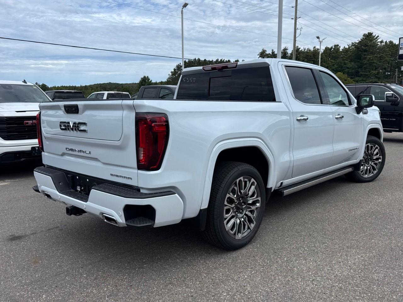 2026 GMC Sierra 1500 Crew Cab Short Box 4-Wheel Drive Denali Ultimate Photo