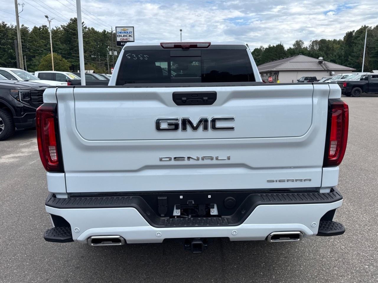 2026 GMC Sierra 1500 Crew Cab Short Box 4-Wheel Drive Denali Ultimate Photo