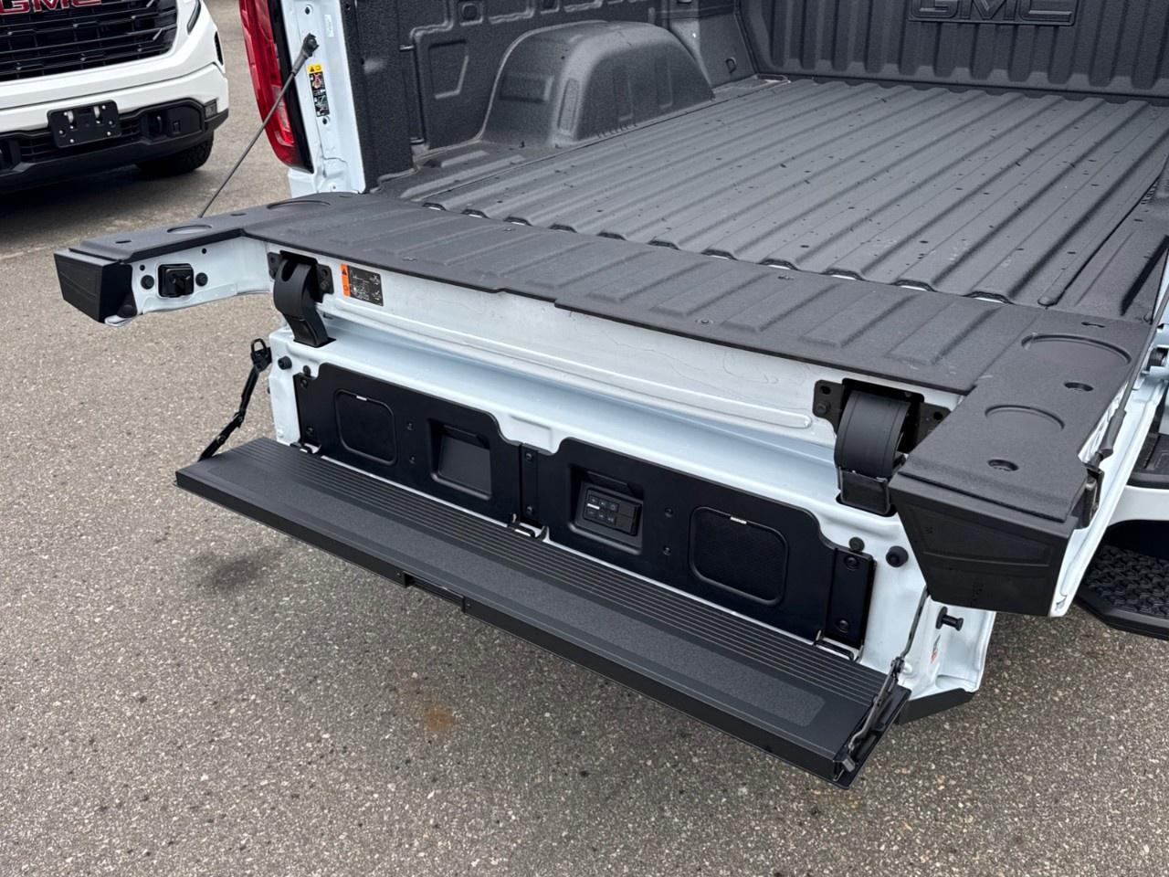2026 GMC Sierra 1500 Crew Cab Short Box 4-Wheel Drive Denali Ultimate Photo